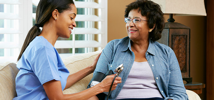 home-health-nurse-with-patient-750×350-1